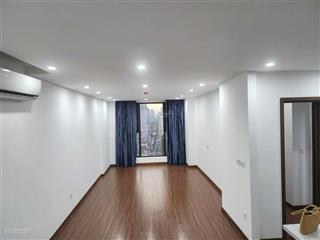 Tầng 18, s 92 m 2 , hai ngủ, 2 vs căn giữa, ban công hướng tây bắc (mặt đg láng hạ). đang để trống