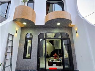 Nhà xây mới 100% có sân để ô tô 7 chỗ