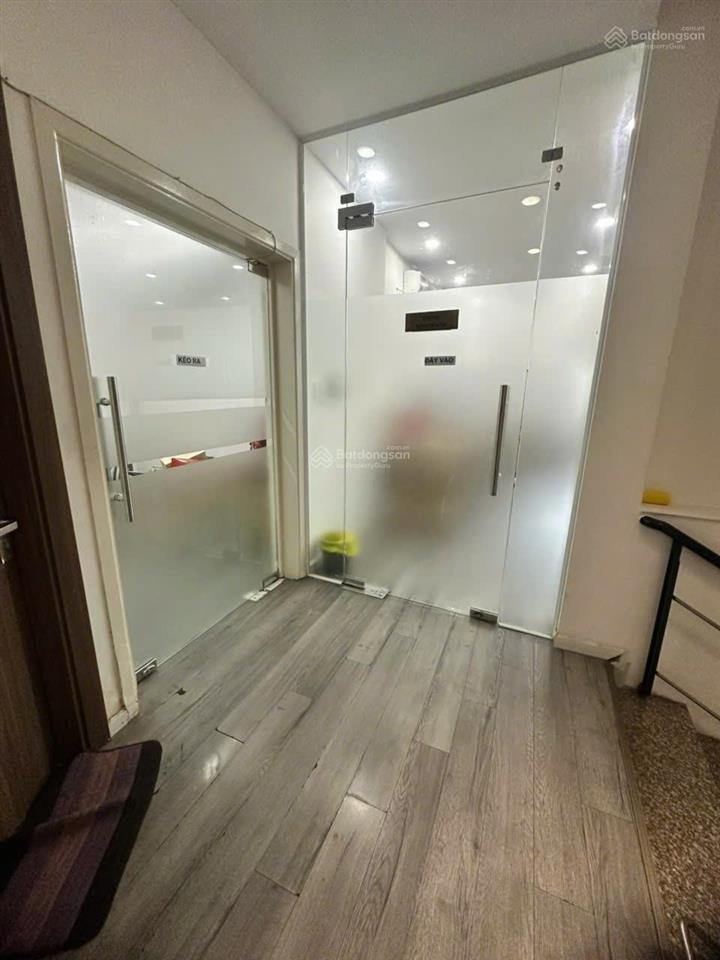 Cho thuê  nhà nguyên căn  mặt tiền đường nguyễn văn trỗi (phú nhuận) 8 mét  hh 1 tháng