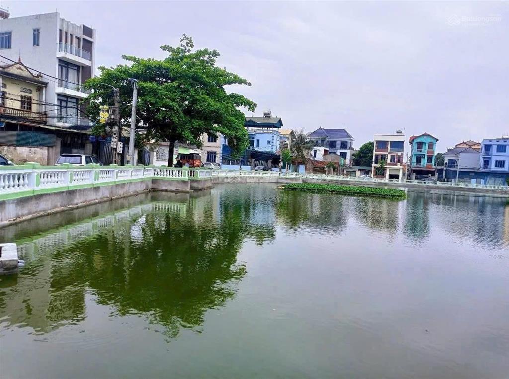 Siêu hiếm view hồ  ô tô tránh  67.6m2  đất việt hùng đông anh