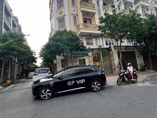 Chdv góc 2 mặt tiền đường thống nhất bình thọ đối diện đại học spkt  tổng 17p thu nhập 80tr/tháng