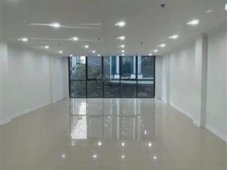 Bán tòa nhà văn phòng mặt phố giải phóng  gần ngã tư kim đồng  kinh doanh sầm uất  hàng hiếm