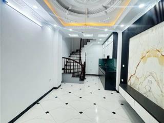 Nhà đẹp 5 tầng 4 tỷ ở vĩnh quỳnh .