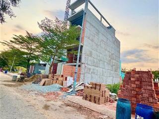 Chính chủ gửi bán lô đất thổ cư 85m2, vị trí đắc địa, sổ hồng riêng, xây dựng tự do