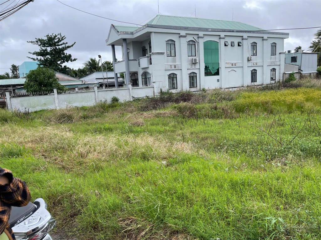 Cần bán gấp đất đ. tân xuân 3, xã tân xuân, hóc môn gần thcs tô ký, 100m2/800tr, shr, thổ cư 100%