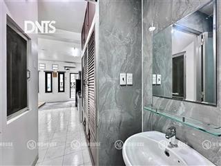 Cho thuê phòng bancony gần trường đh kinh tế isb, chợ tân định q1