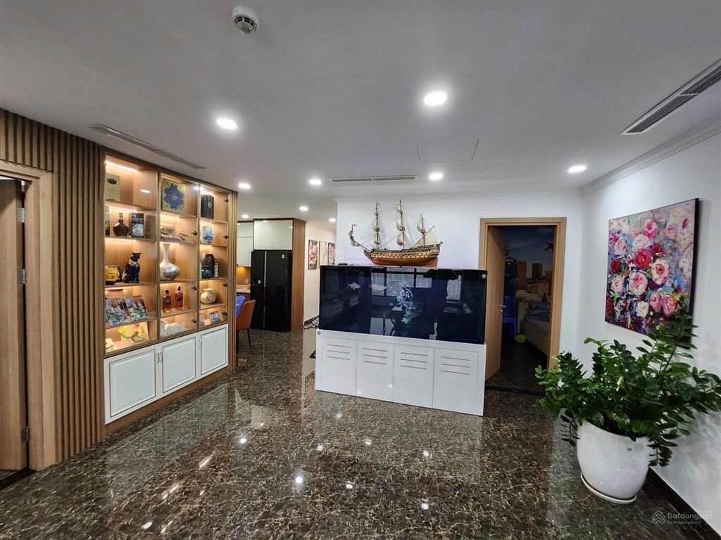 Chính chủ cần bán nhanh căn hộ 3pn 95m2 chung cư golden park, view đẹp. giá công khai 9 tỷ