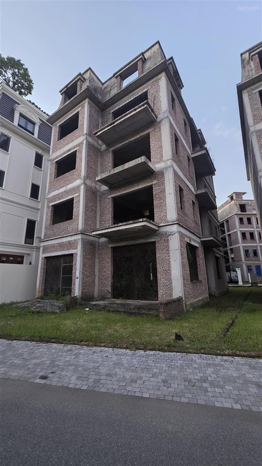 Bán biệt thự hoài đức, khu quan chức ở, 2 mặt đường ô tô tránh, view hồ rất hiếm, 354m2, 69tỷ
