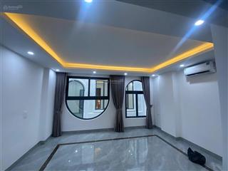 Cho thuê nhà riêng ngõ 235 yên hoà dt 40mx5t chia2p , 5 phòng ngủ , ngõ xe 3 gác