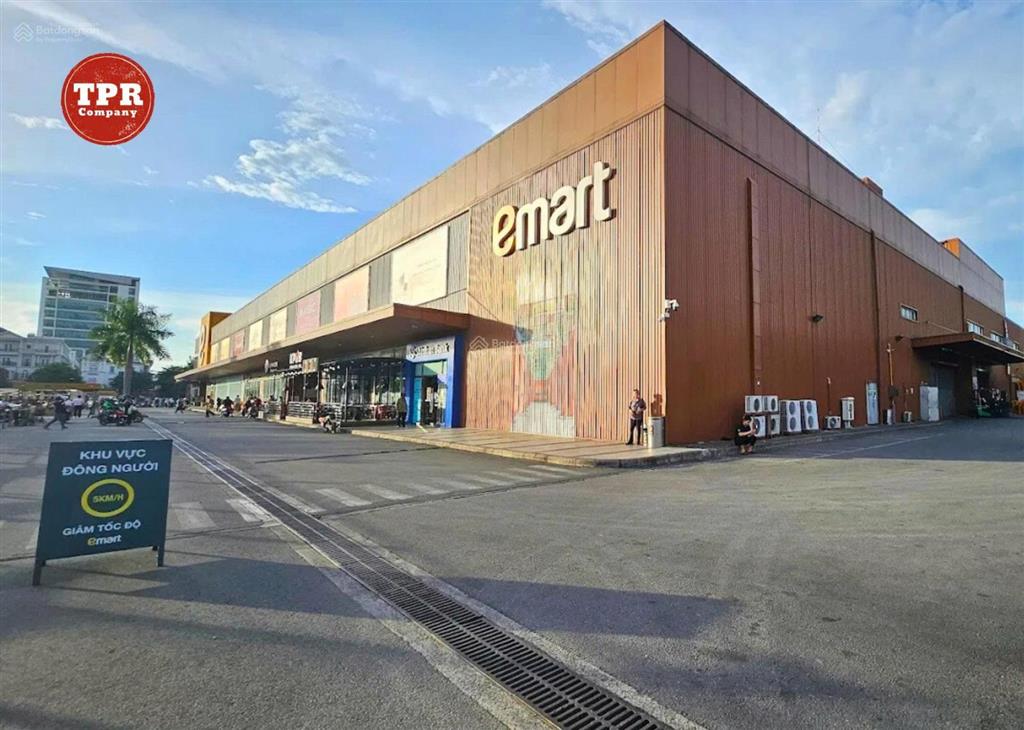 Nhà đẹp, hầm + 5 tầng phan văn trị, đối diện emart có thang máy, full nội thất cao cấp, p5, gv