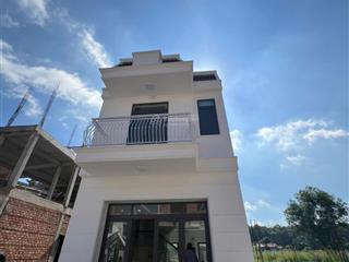 Nhà phố thương mại, diện tích 5x14 mặt tiền đại lộ hùng vương