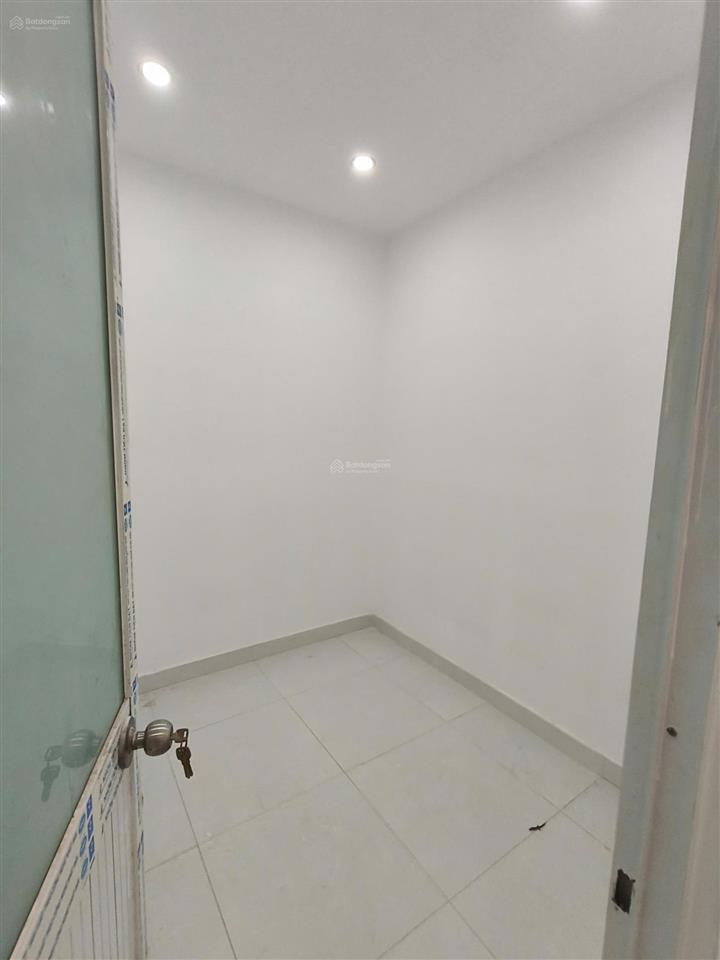 Chính chủ bán nhà mặt tiền 720 triệu  sổ riêng 1 trệt 1 lầu 2pn 2wc