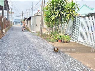 Ngang 6m có 2 mặt tiền. full thổ cư. ngay kcn phước đông. 695 tr