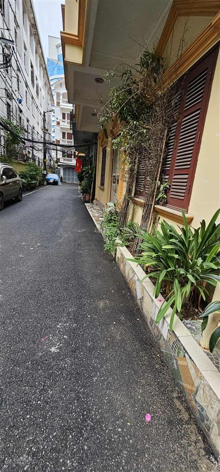 Nhà phạm huy thông 52m2, 6 tầng, ngõ 6m, 2 ô tô tránh, 2 thoáng, 50m ra hồ ngọc khánh giá 19.5 tỷ