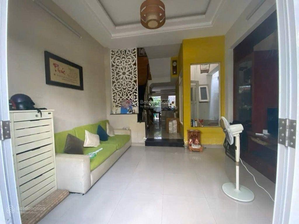 Nhà ngay trường đại học tài chính marketing gần khu kiều đàm, dt 71m2, 3 tầng. nhà mới