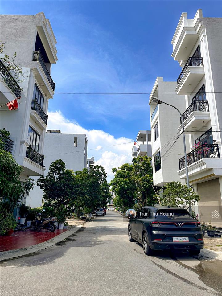 Đất tđc điểm 3 view công viên, trường mầm non hướng tây đường 12m