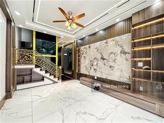 Nhà 80m2 mặt đường kinh doanh tốt có thang máy