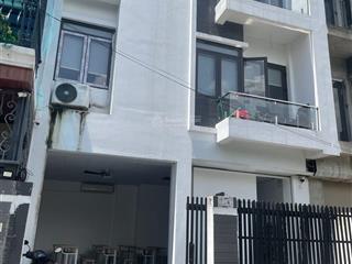 Cho thuê nhà hoặc văn phòng view hồ thoáng mát rộng dãi, nhiều tiện ích