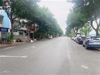 Biệt thự liền kề view công viên bờ sông trước nhà