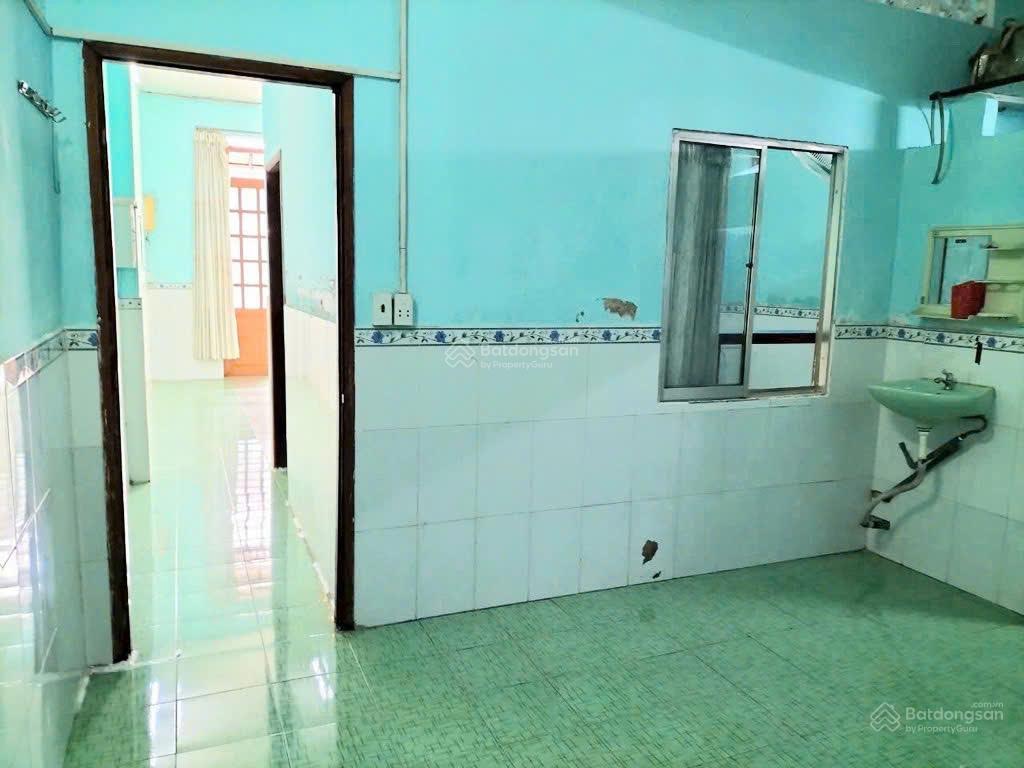 Chỉ 7.5 tỷ, có ngay nhà phố đẹp, 3 lầu, 4 phòng ngủ, ô tô ngủ trong nhà, 400m ra gametro, thủ đức