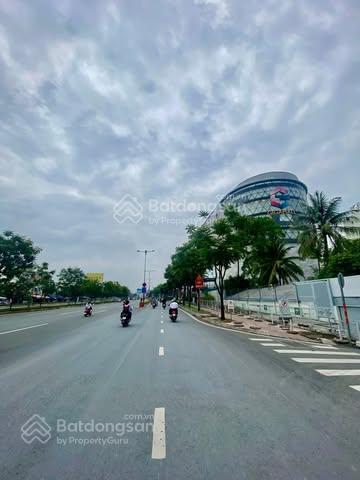 Bđs.chdv 6 lầu (mới ) mặt tiền kinh doanh, giá tốt 16.5 tỷ (5 x 24,4m=122m2) trung tâm. thủ đức