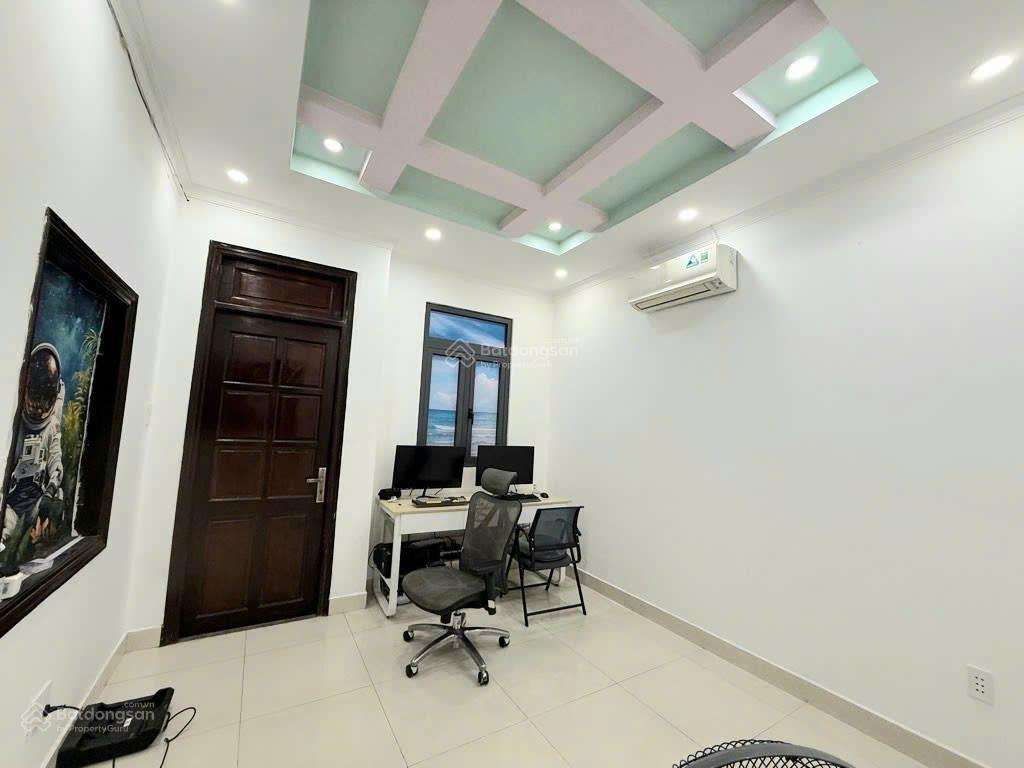 Hiếm nhà phố 4 lầu, vị trí đắc địa, ngay sát vincom, võ văn ngân, thủ đức