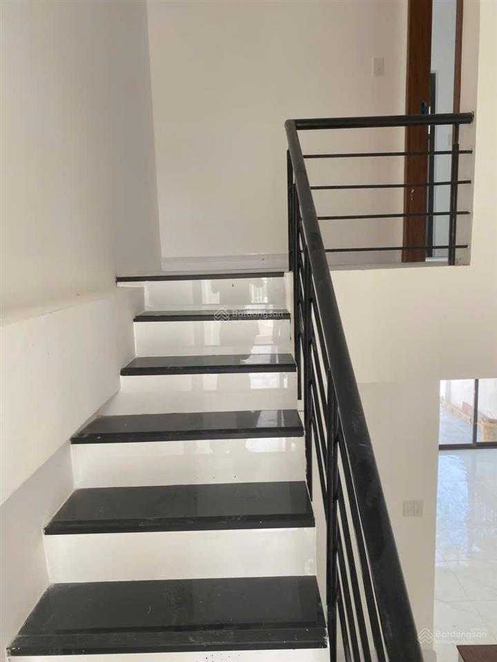 Cần bán câp 4 mặt tiền đường 10 phường tnpb ngang 5m dài 24m diện tích được công nhận 108m2