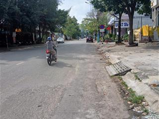 Bán gấp đất cách siêu thị go ql1k chỉ 1km, vị trí kinh doanh tốt, dt 6,4m*16m, đường 20m, sổ hồng