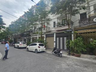 Chính chủ nhờ bán nhà liền kề 115m2, 5 tầng, giá 35 tỷ, khu rose town 79 ngọc hồi, hoàng mai, hn