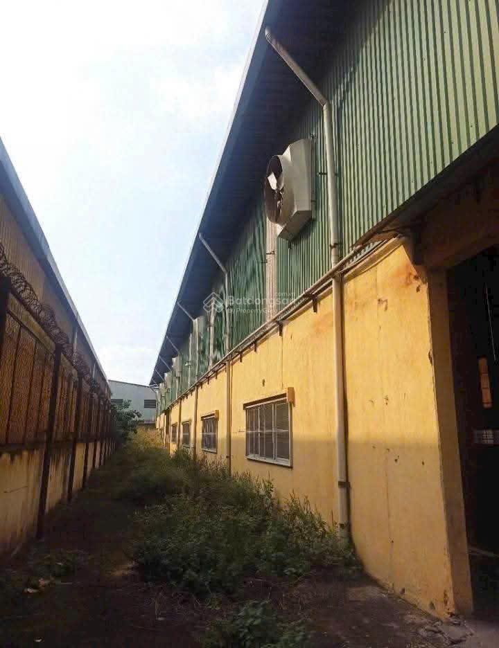 Cho thuê gấp kho, xưởng kcn tân tạo, bình tân. khuôn viên rộng, giá thuê rẻ