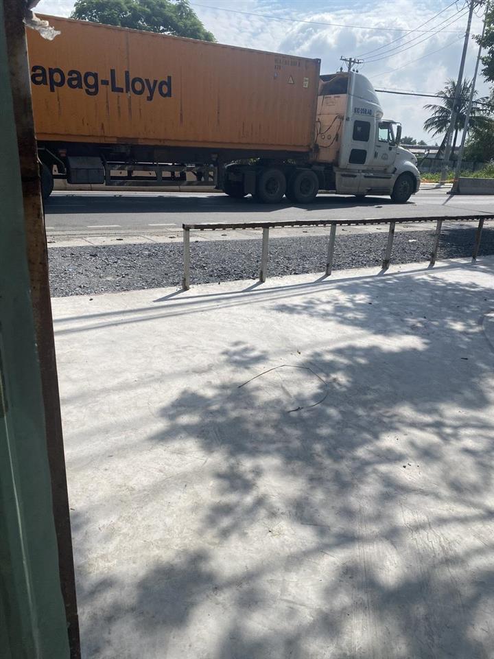 Cho thuê gấp kho, xưởng mặt tiền đường trần đại nghĩa. đậu xe container, xe tải thoải mái.