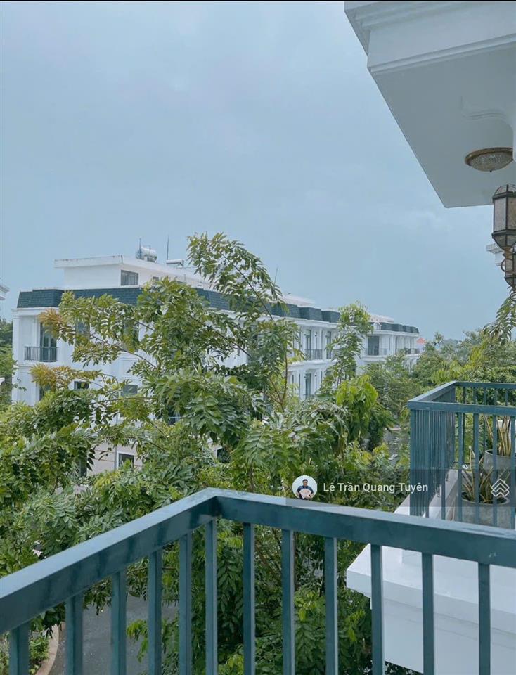 Bán shophouse g3 full nội thất, đường lớn mặt tiền kinh doanh 3 lầu 225m2