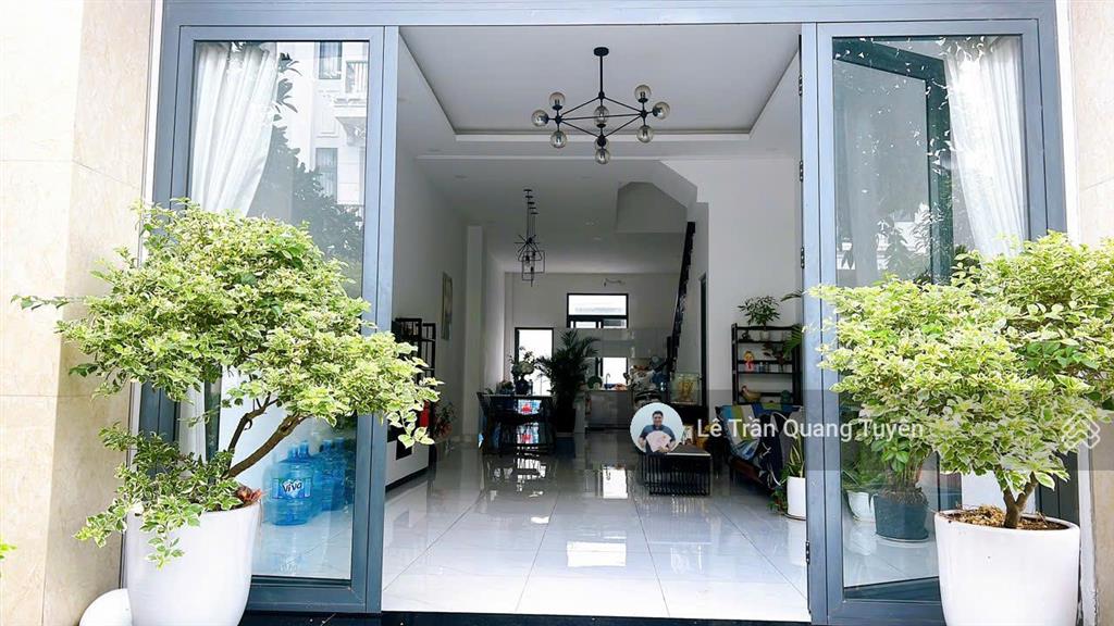 Bán shophouse g3 full nội thất, đường lớn mặt tiền kinh doanh 3 lầu 225m2