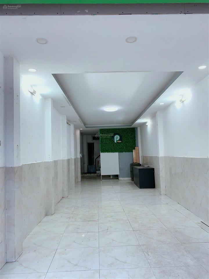 Nguyên căn nhà mặt tiền đường 3 tháng 2, q10. 3.6x14m, 1 trệt, lửng, 1 lầu, giá 30 triệu/ tháng