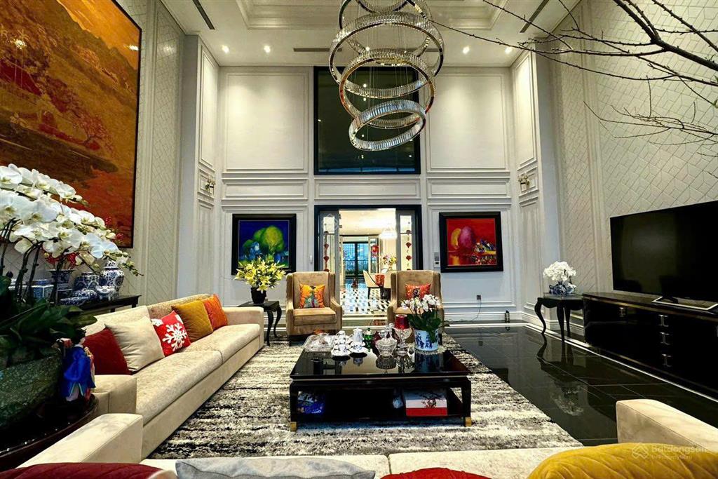 Chính chủ cần bán bt làng quốc tế thăng long cầu giấy dt 200m2 xây 5 tầng đường 20m giá 99 tỷ