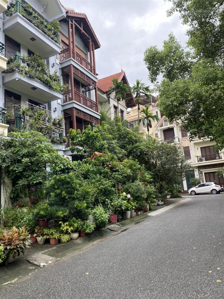 Chính chủ cần bán bt làng quốc tế thăng long cầu giấy dt 200m2 xây 5 tầng đường 20m giá 99 tỷ