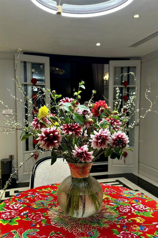 Chính chủ cần bán bt làng quốc tế thăng long cầu giấy dt 200m2 xây 5 tầng đường 20m giá 99 tỷ