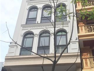 Chính chủ cần bán tòa nhà láng hạ dt 100m2 xây 8 tầng đường ô tô tránh gần phố đang cho thuê 160tr