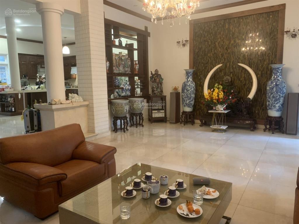 Chính chủ cần bán gấp bt the zei mỹ đình, 267m2,mt 15m giá hơn 93 tỷ, pháp lý đầy đủ tại lê đức thọ