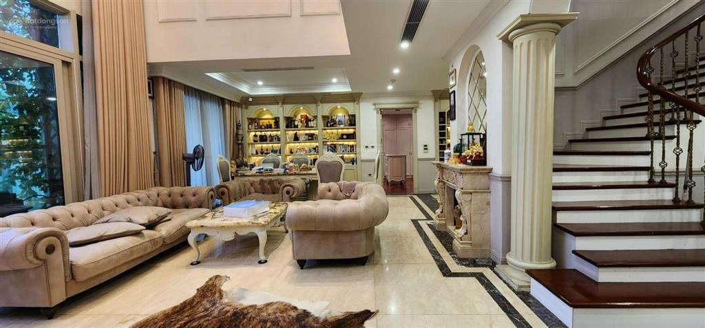 Chính chủ cần bán gấp bt the zei mỹ đình, 267m2,mt 15m giá hơn 93 tỷ, pháp lý đầy đủ tại lê đức thọ