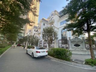 Chính chủ cần bán gấp bt cạnh hồ mai dịch dt 268m2 mt 15m đường đôi khu ở đẳng cấp giá 105 tỷ