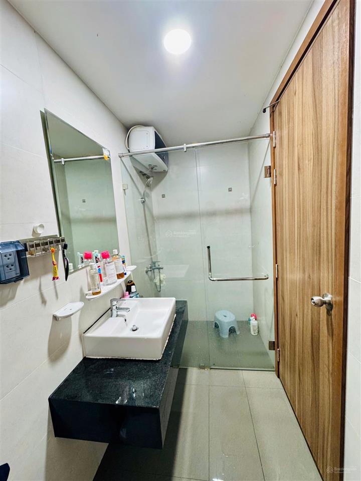 Bán căn 72m2 2pn 2wc bc, view bitexco  thành phố, tặng nội thất dính tường