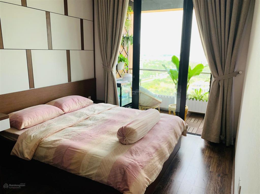 Bán căn 72m2 2pn 2wc bc, view bitexco  thành phố, tặng nội thất dính tường