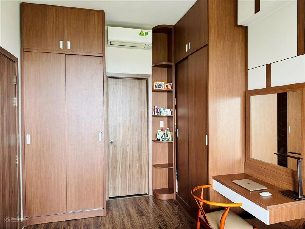 Bán căn 72m2 2pn 2wc bc, view bitexco  thành phố, tặng nội thất dính tường