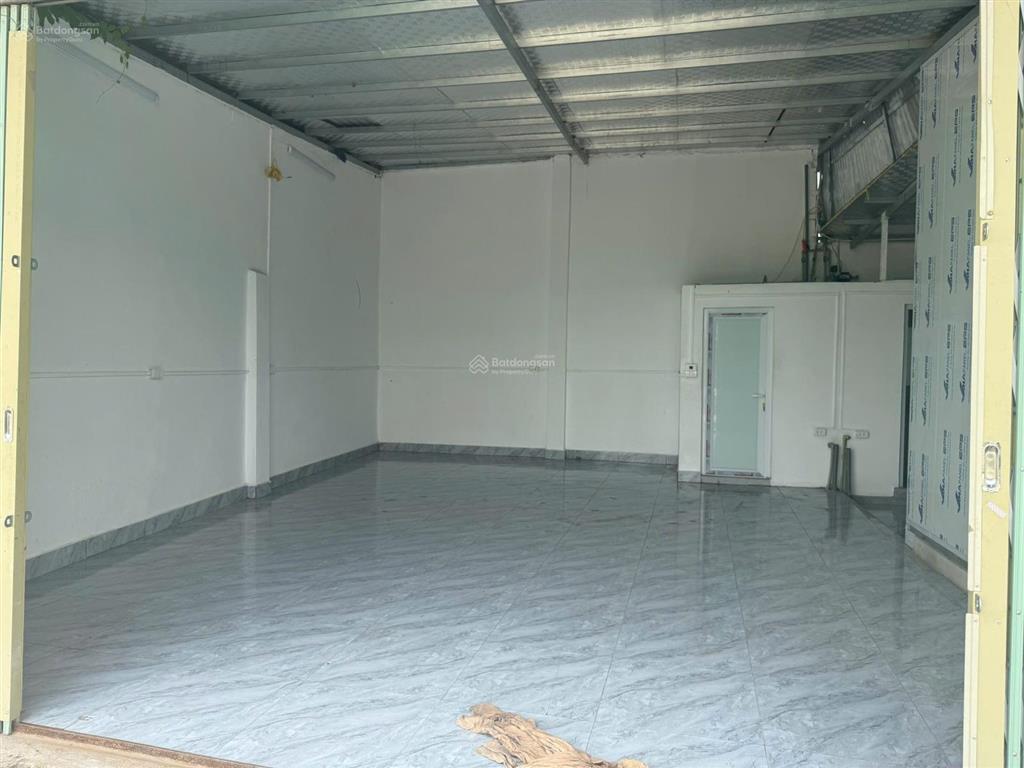 Cho thuê kho tại bala, phố xốm 350m2, oto vào tận nơi. giá 2x triệu/tháng, có thể ngăn đôi