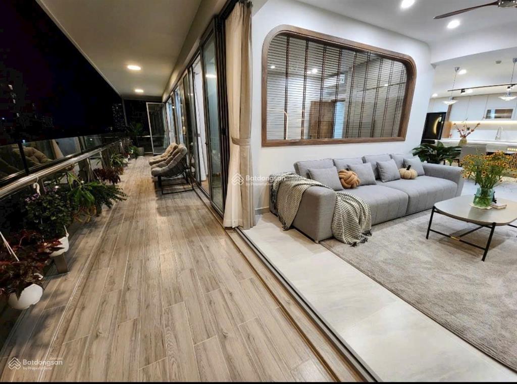 Cần bán căn hộ scenic valley, dt 133 m2, view sông, giá 10.5 tỷ. 0912 370 ***