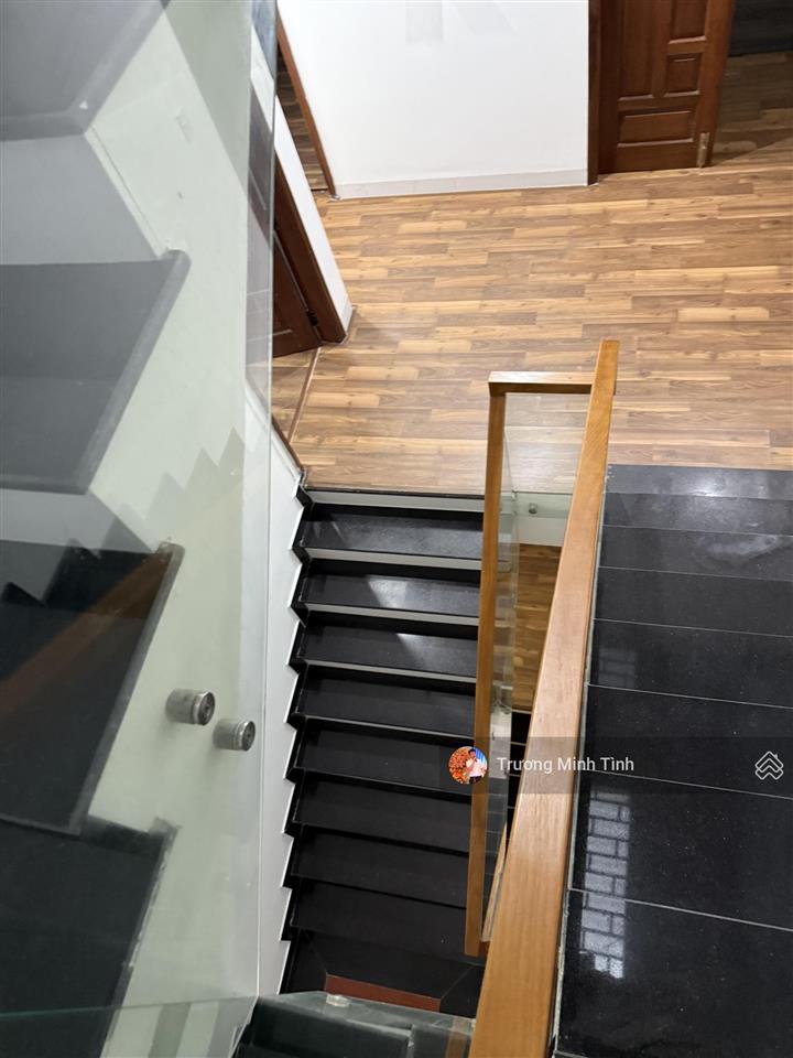 Chính chủ bán nhà khúc thừa dụ, giá bán 16 tỷ, 150 m2, 3pn, 3wc, pháp lý đầy đủ giao dịch nhanh