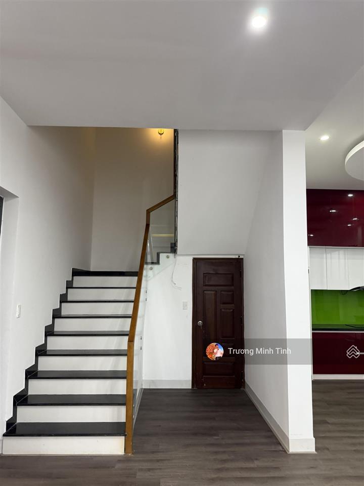 Chính chủ bán nhà khúc thừa dụ, giá bán 16 tỷ, 150 m2, 3pn, 3wc, pháp lý đầy đủ giao dịch nhanh