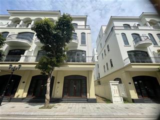Em đang có căn căn xẻ khe sân vườn đẹp phân khu chà là, dt 98m2, giá bán 11 tỷ, nhà mới nguyên