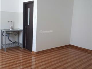 Căn phòng thoáng , sáng , gần phú mỹ hưng, về trung tâm gần nhất.